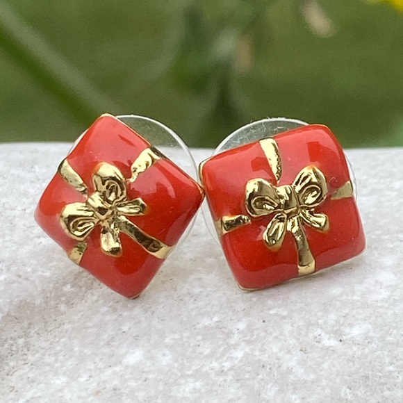Gift wrapped present stud earrings - new - Picture 2 of 5